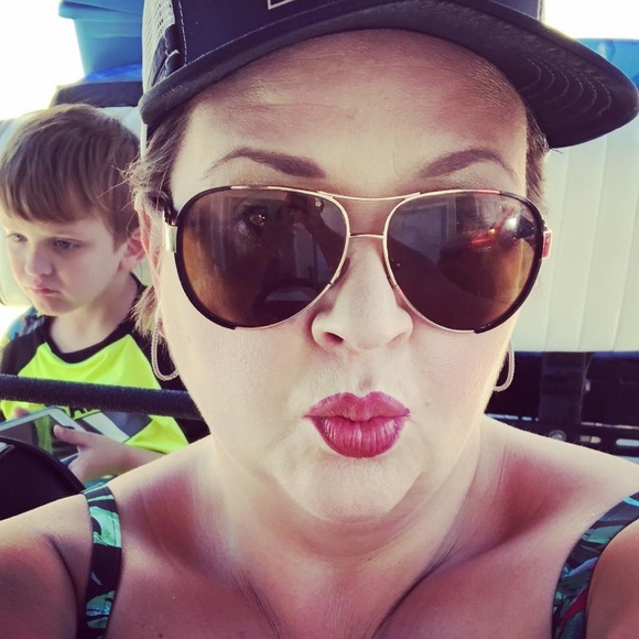 Hey there Poshers! - Picture 5 of 8